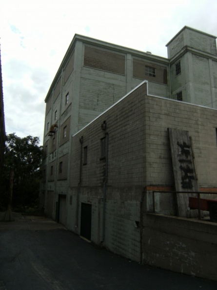 The shipping area of the old Woodward building on Mill street_.JPG